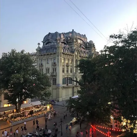 On Deribasovskaya *